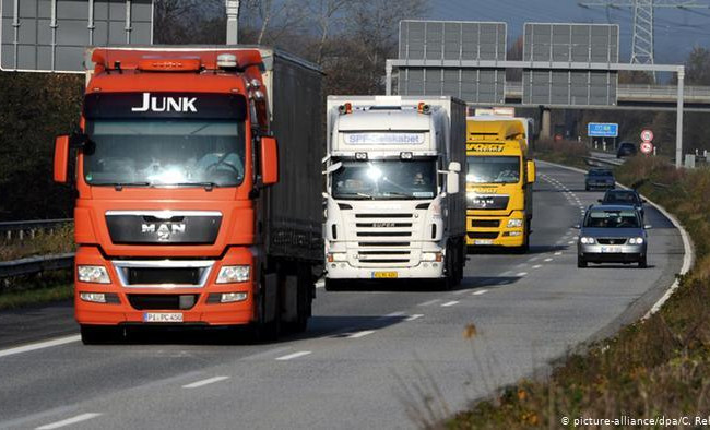 Водіям вантажівок спростили отримання прав категорії СЕ