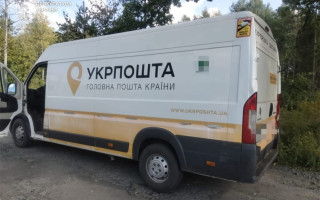 В Хмельницкой области мужчина угнал автомобиль Укрпочты, документы и деньги водителя