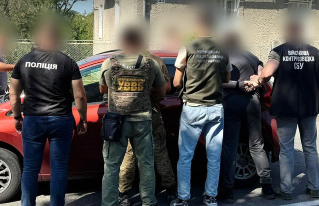 На Буковине задержали сотрудников ТЦК, которые хотели переправить уклонистов за границу