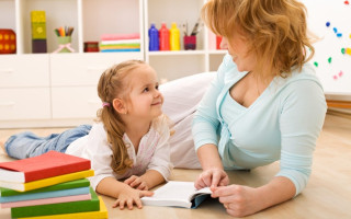 Догляд за дитиною з інвалідністю: чи зараховується він до страхового стажу