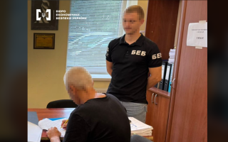 На Закарпатті депутат нелегально продавав електронні сигарети прямо на своєму подвір’ї