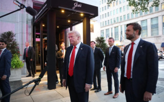 Трамп посетил ресторан неподалеку от Белого дома, чтобы показать, насколько безопасен Вашингтон — видео