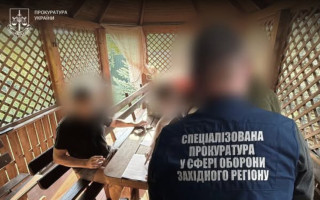 Працевлаштували ухилянтів для бронювання та забирали їх зарплату — на Львівщині викрили схему