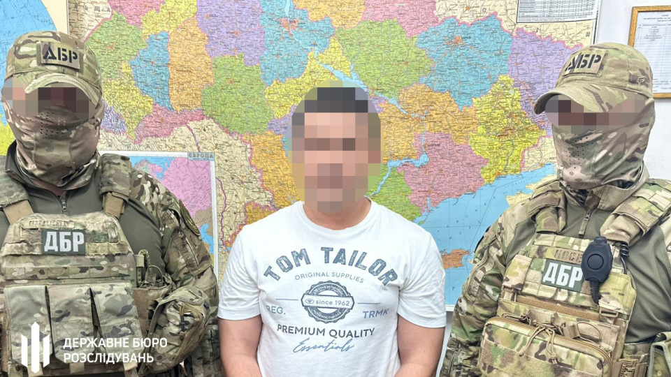 До України екстрадували експосадовця ДАІ, підозрюваного у незаконній легалізації преміальних авто