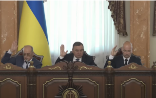 Пленум Верховного Суда обратился в КСУ по поводу ограничения размера судейского вознаграждения из расчета прожиточного минимума в 2102 гривны