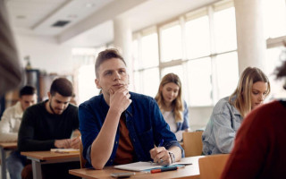 У МОН розповіли, скільки чоловіків віком 25+ зарахували на навчання до вишів у 2025 році