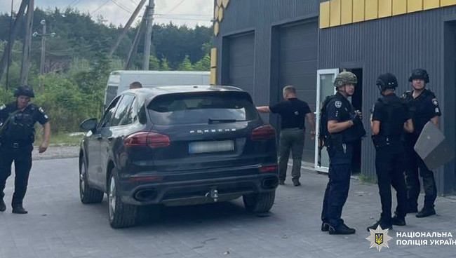 Во Львовской области двух мужчин застрелили в офисе автосервиса — полиция