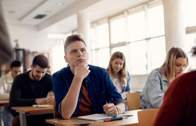 В Минобразования рассказали, сколько мужчин в возрасте 25+ зачислили на обучение в вузы в 2025 году