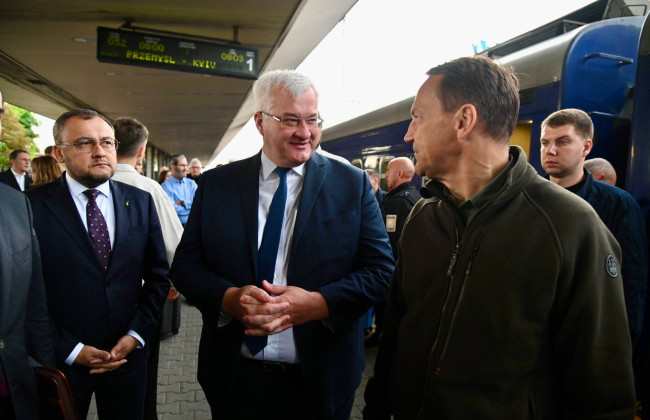 Министр иностранных дел Польши Радослав Сикорский прибыл в Киев