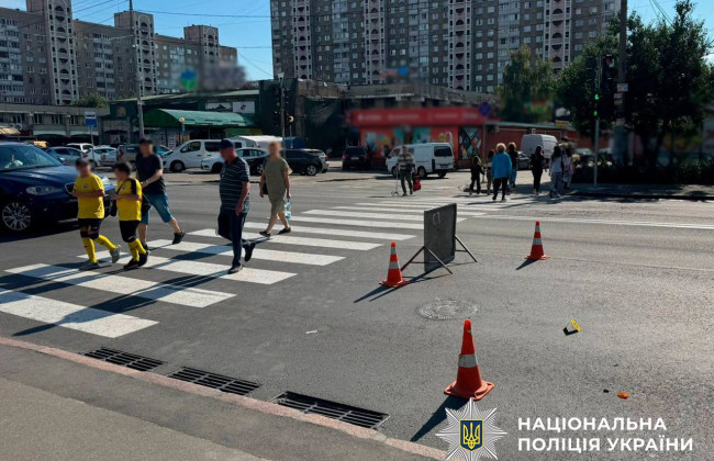 В Киеве нетрезвая женщина сбила 23-летнюю военную и скрылась с места ДТП