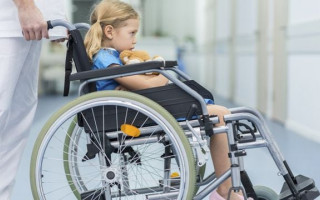 У Пенсійному фонді пояснили, чи зараховується догляд за дитиною з інвалідністю, якій виповнилося 7 років, до страхового стажу