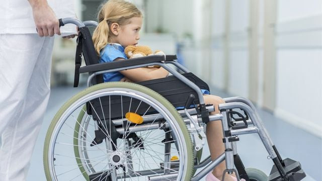 В Пенсионном фонде объяснили, засчитывается ли уход за ребенком с инвалидностью, которому исполнилось 7 лет, в страховой стаж