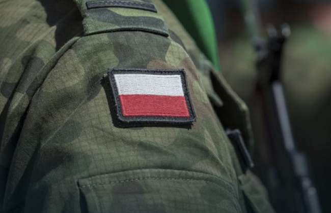 Поляки масово йдуть на добровільну військову підготовку, — Reuters