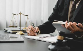 У Британії позбавили ліцензії адвоката, який збрехав про навчання в Оксфорді