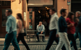 В Іспанії планують нові обмеження на куріння: під заборону можуть потрапити і тераси барів, і електронні сигарети