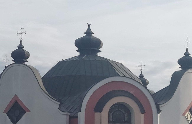 В Польше вандалы срезали крест с украинской церкви