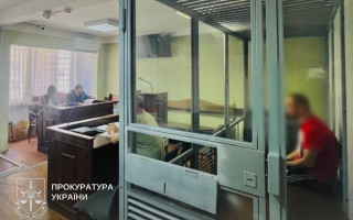 На київській Оболоні чоловік за годину пограбував двох дітей