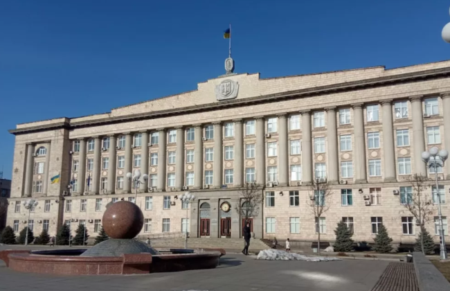 Голів місцевих держадміністрацій пропонують зробити держслужбовцями та відбирати за конкурсом