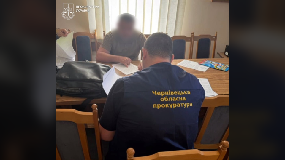На Буковине замглавы РГА взял 500 долларов за обещание «решить вопрос» с мобилизацией
