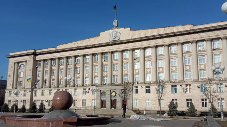 Голів місцевих держадміністрацій пропонують зробити держслужбовцями та відбирати за конкурсом