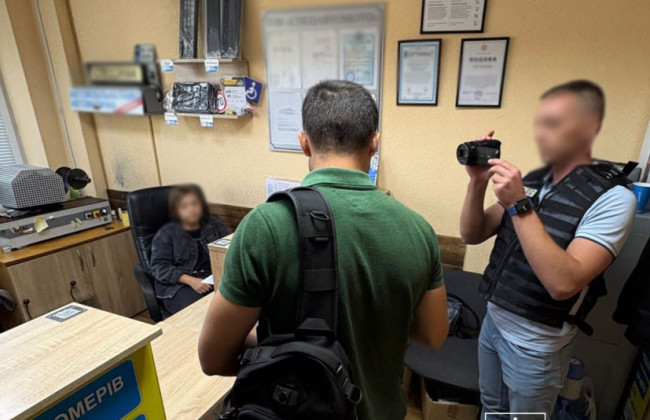 20000 гривень за складання іспиту без практики водіння авто та отримання посвідчення водія — у Києві викрили ділків