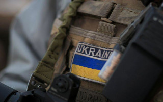 Військова частина відмовила у виплаті 1 млн грн за постановою про «контракт 18-24», бо військовослужбовцям офіцерського складу така винагорода не виплачується – що вирішив суд