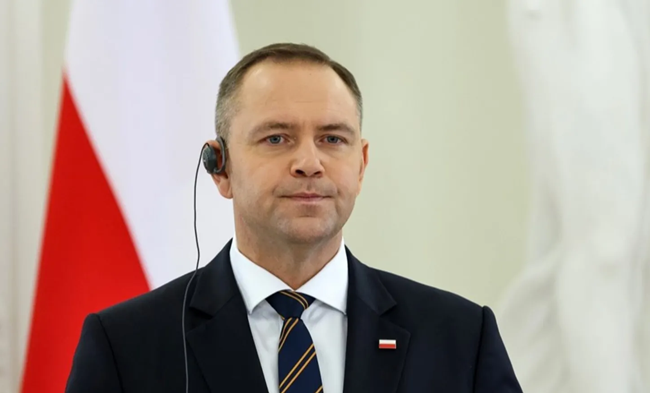 Президент Польши Навроцкий требует пояснений у правительства после заявлений в СМИ, что крышу дома разрушила ракета с F-16