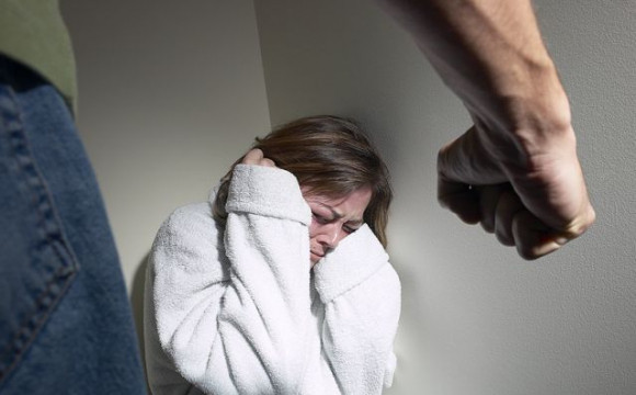 Ударил в живот — в Хмельницкой области госпитализировали женщину после ссоры с мужем