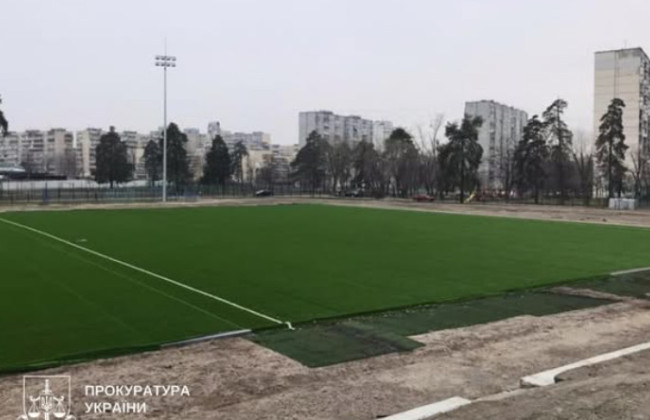 В Киеве с подрядчика могут взыскать 3 млн гривен за некачественный ремонт спортивной площадки