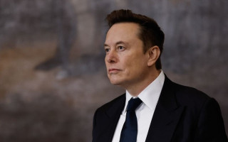 Илон Маск впервые за пять лет скупил акции Tesla на $1 млрд