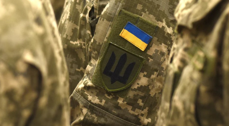 Контракт 60+: нардеп Костенко заявив, що охочі вже можуть долучитися до служби в ЗСУ