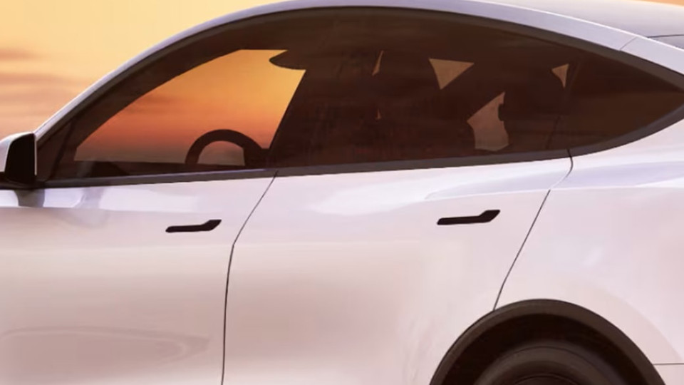 Пассажиры застревают в автомобилях Tesla – США расследуют неисправность дверных ручек