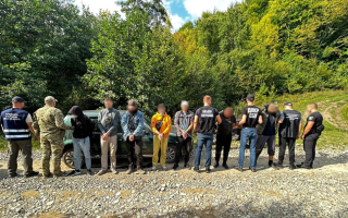 На Закарпатті затримали двох чоловіків, які за $25 тисяч переправляли ухилянтів до Румунії