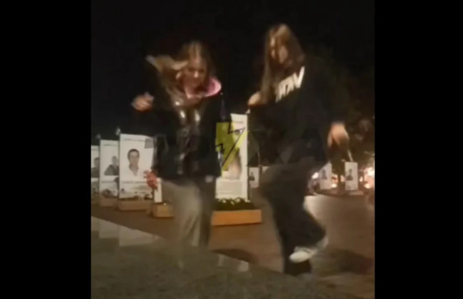 В Чернигове девушки танцевали под русскую музыку на Аллее Героев – полиция начала проверку