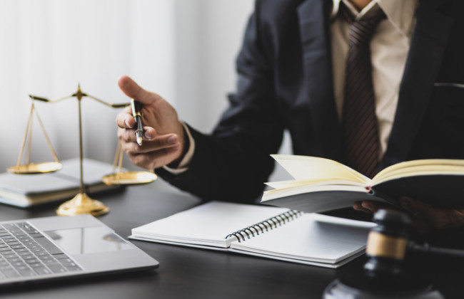 В Британии юрист был лишен права на практику за попытку скрыть свою профессиональную ошибку