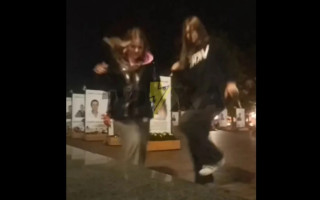 В Чернигове девушки танцевали под русскую музыку на Аллее Героев – полиция начала проверку