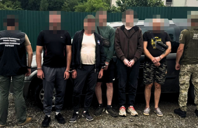 На Закарпатье будут судить мужчину, который переправлял уклонистов в Румынию через лес