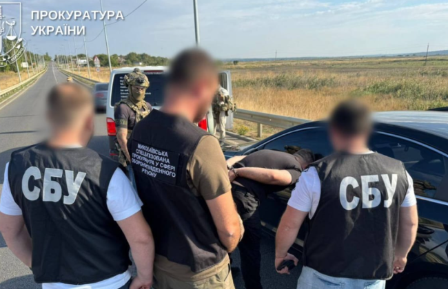 На Миколаївщині поліцейського спіймали на хабарі $2000 за «звільнення» від мобілізації