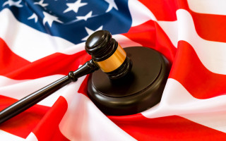 В США суд признал неконституционным закон, запрещавший голосовать бывшим заключенным