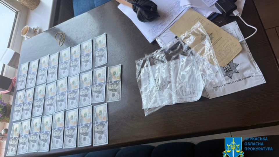 У Черкасах судитимуть чоловіка, який обіцяв «вирішити питання» з відстрочкою від мобілізації за $5500
