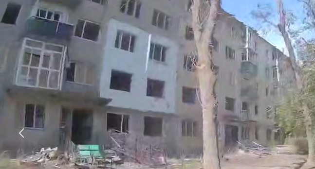 У Костянтинівці зі зруйнованого будинку врятували літнє подружжя, відео