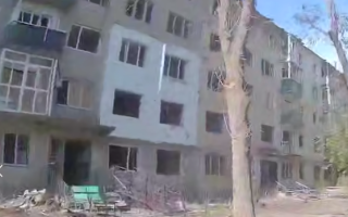 В Константиновке из разрушенного дома спасли пожилых супругов, видео