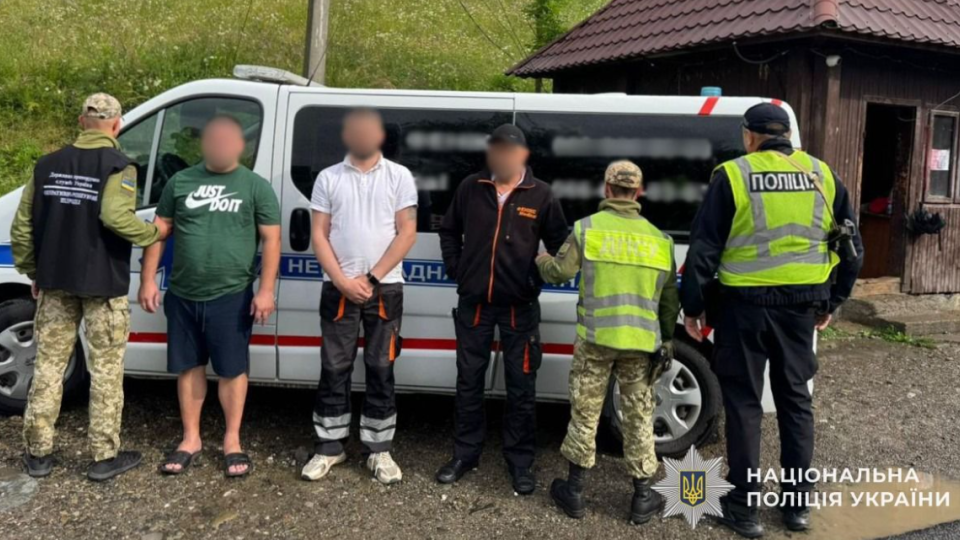 Транспортировали на «скорой» — на Закарпатье разоблачили схему побега военнообязанных за $10 тысяч