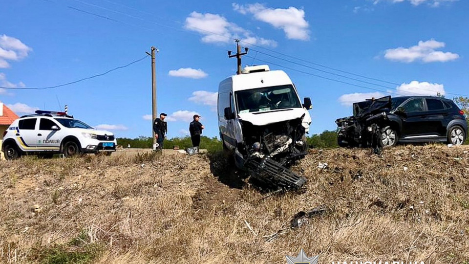 Лобове зіткнення автомобілів на Одещині — четверо людей в лікарні, фото