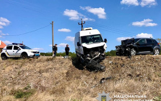 Лобове зіткнення автомобілів на Одещині — четверо людей в лікарні, фото