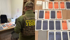 Женщина пыталась ввезти из Молдовы 22 новеньких iPhone 17 для продажи в Украине — фото