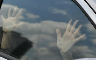 Подобрал девушку с дороги и домогался ее — в Хмельницкой области будут судить мужчину