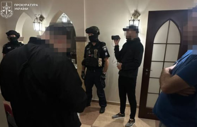 Во Львовской области сообщили о подозрении двум мужчинам, которые подожгли гараж депутата