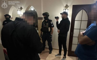 На Львівщині повідомили про підозру двом чоловікам, які підпалили гараж депутата