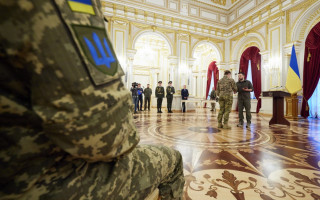 Награжденные «Крестом боевых заслуг» получат государственные гарантии — Зеленский подписал закон